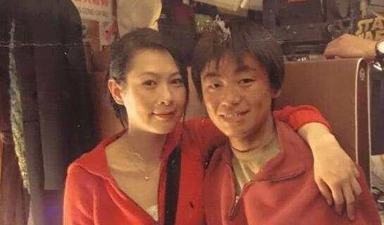 回忆杀!刘若英王宝强牵手亮相 两人因电影《天下无贼》结缘