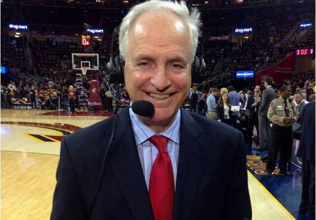 勇士队偷窃事件全队蒙羞！随队专访主持人偷保安夹克？