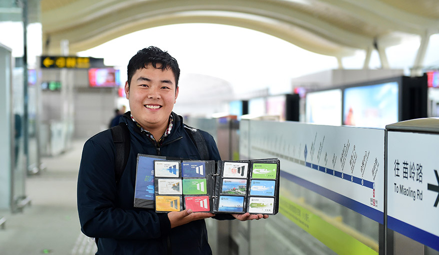 开往春天的11号线 他们的脸上写满喜与乐