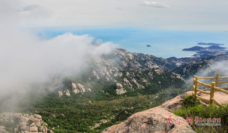 崂山惊现云海奇观 美若童话世界