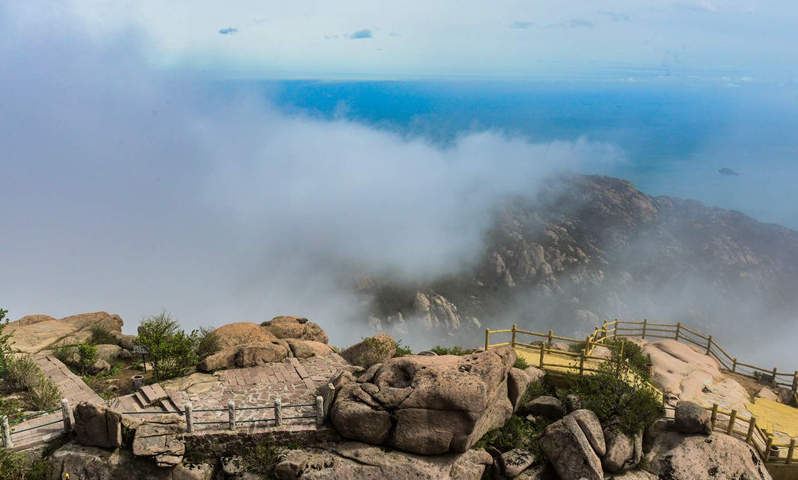 崂山惊现云海奇观 美若童话世界