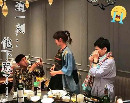 感动！46岁黄子佼求婚画面 