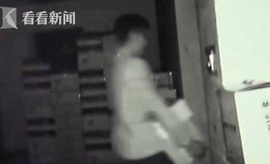 做贼心虚?行窃不忘拜关公像 潜入仓库盗窃的小偷令民警哭笑不得