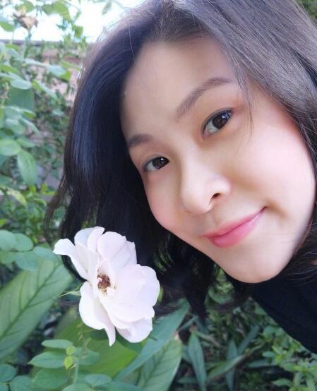 一场让人泪目的回忆杀！赵蕊蕊庆生39岁周苏红 晒十几年前照片