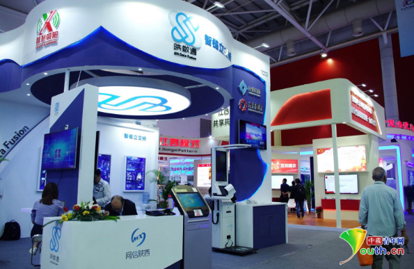 老百姓办事“最多跑一次”！电子政务成果点亮数字中国建设峰会