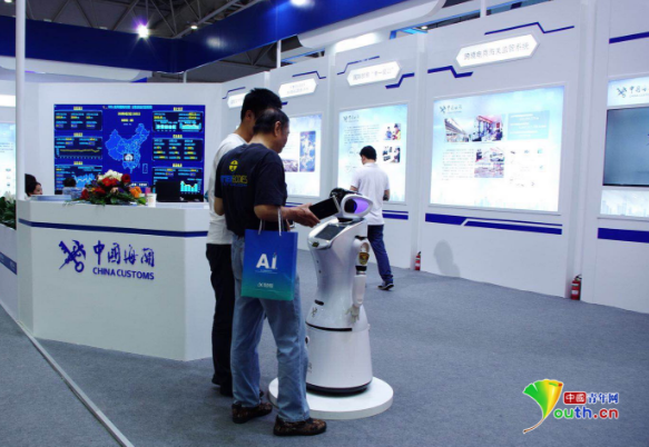 老百姓办事“最多跑一次”！电子政务成果点亮数字中国建设峰会