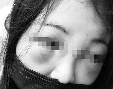 什么仇怨?女生打呼噜遭群殴 8人轮流上演