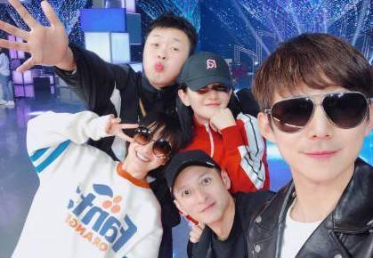 谢娜回归！快乐家族合照 五人重聚后第一期节目即将播出