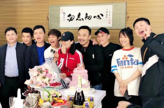 谢娜终于回来了快乐家族合照太阳女神回归快本5月5日播出