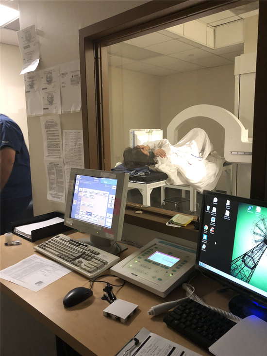 陈红患病紧急入院还未脱离危险 儿子一直陪在她身边！ 