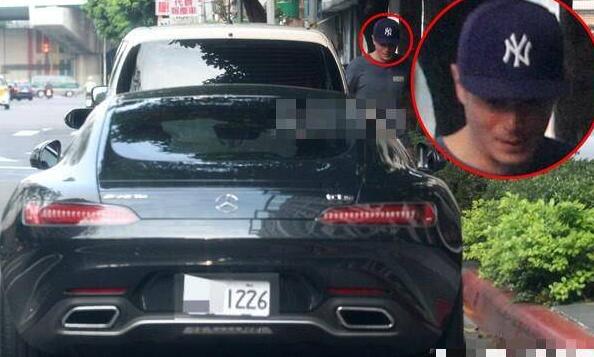 相当尴尬!霍建华违规停豪车 一系列出糗画面全程被拍下