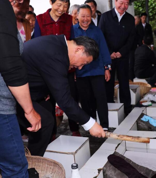 习近平这些亲民举动,太接地气了!