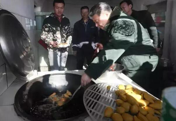 习近平这些亲民举动,太接地气了!