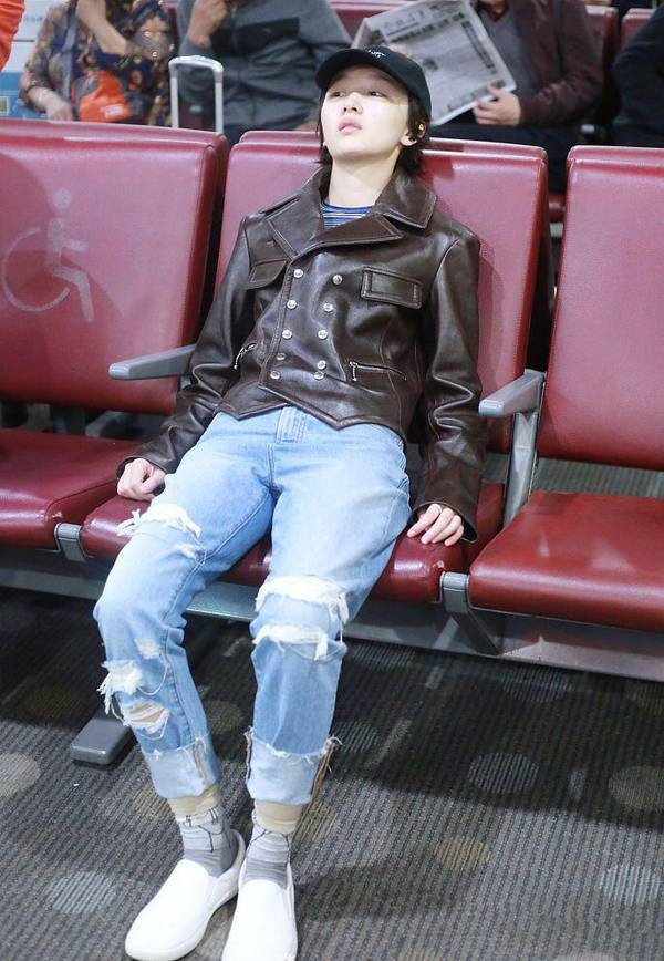 周冬雨北京瘫 网友调侃：周冬雨版本的北京瘫了解一下？