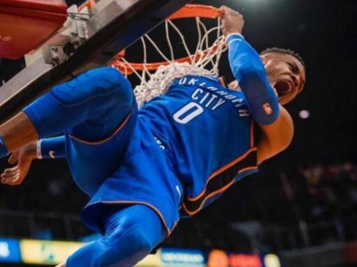 队史首次!雷霆25分逆转 威少单节砍下20分保留一线生机