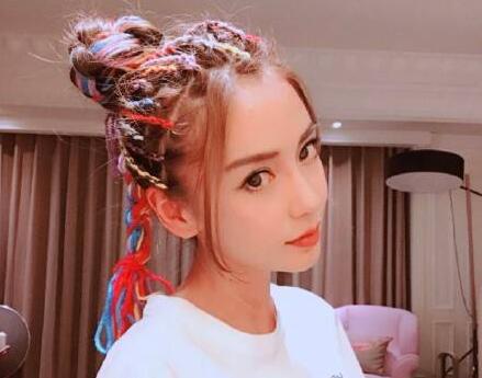 Baby绑整头彩辫美翻了 头皮清晰可见