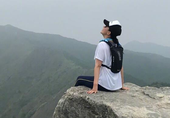 Hiking!刘嘉玲晒登山视频 陶醉在八仙岭美丽山间