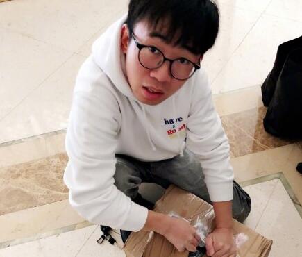 戳中笑点!谢娜为杨迪庆生 