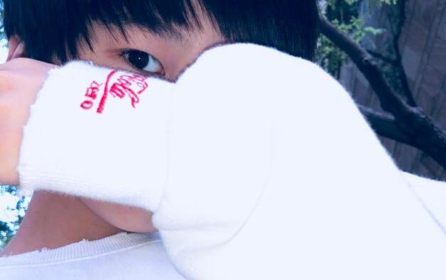 天天帅气遮脸自拍长成帅气小伙 一晃多年天天成大男孩