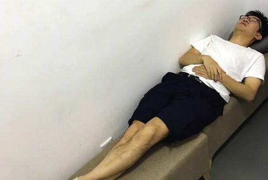 谢娜为杨迪庆生 产后复出了