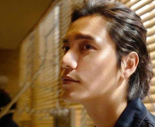 帅炸了!陈坤扎小辫自拍 