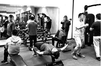 大学开“减肥课”胖学生减重拿学分 脱胎换骨重塑身段