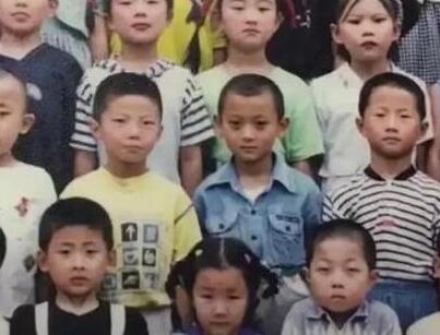 颜值爆表！黄子韬幼儿园合影 wuli韬韬