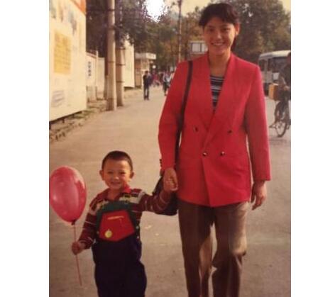 颜值爆表！黄子韬幼儿园合影 wuli韬韬