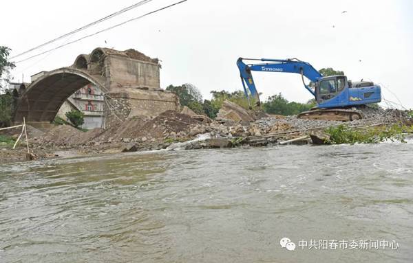 广东大桥施工坍塌 1名施工人员受重伤送医院抢救无效死亡