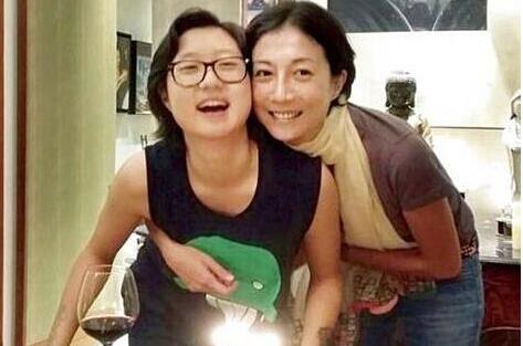 失踪半年,传小龙女现加拿大 大喊“我要找我爸”让人心酸!