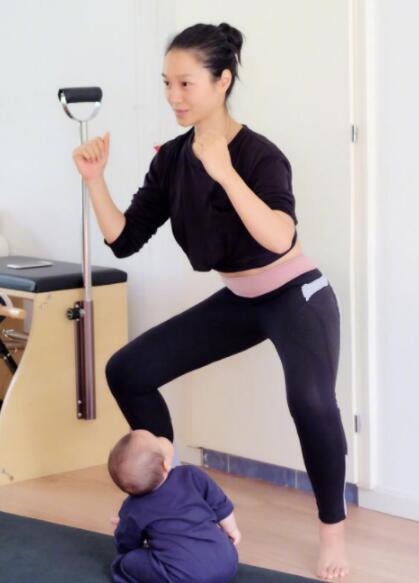 人生赢家!朱丹带女儿健身画面萌翻 主持界