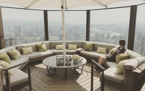 周杰伦豪宅再曝光 “听妈妈的话”就能换来“说好的幸福”