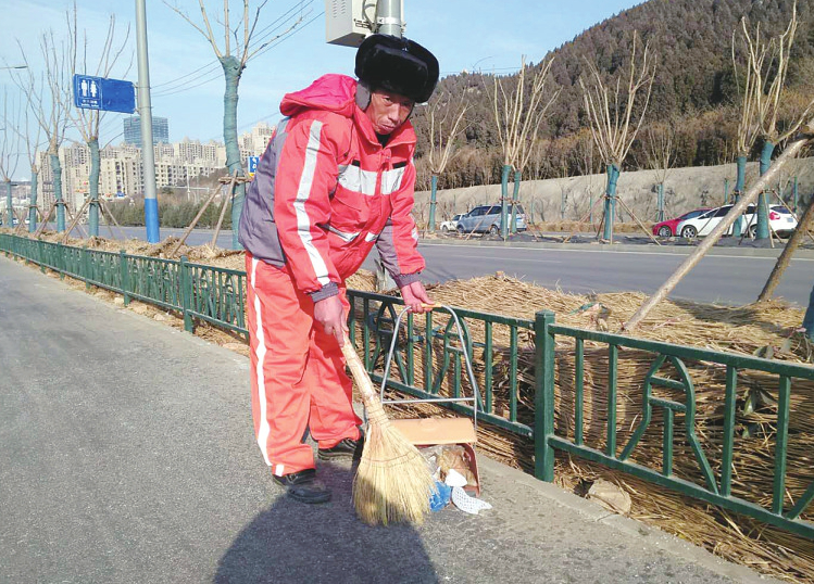 致敬劳动者 从50后到90后 他们坚守一线不负韶华