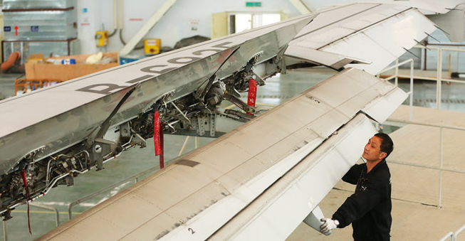 最美劳动者 飞机“医生”李建民38年“零”失误