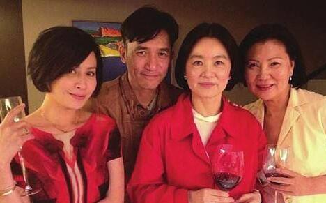 大气！52岁刘嘉玲回应虚报年龄 律师曝