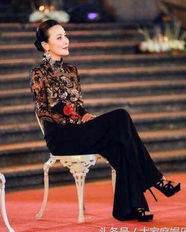 大气！52岁刘嘉玲回应虚报年龄 律师曝