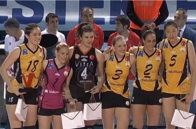 朱婷征战海外2年成就大满贯 球迷：期待朱婷身披国家队战袍