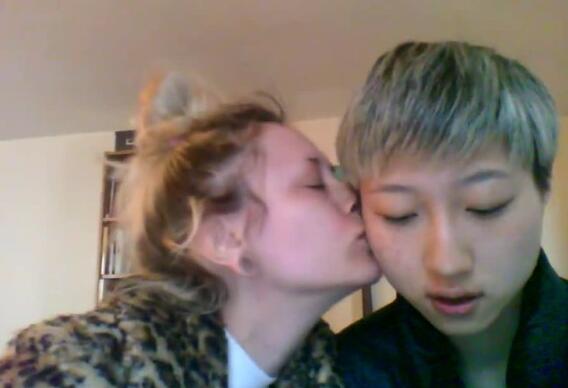 心酸至极！小龙女公开认爸是成龙 吴绮莉:不要把时间浪费在拍视频上