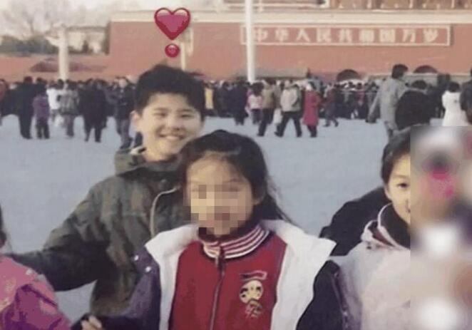 从小帅到大！刘昊然天安门童年照曝光 网友：原来小虎牙早就有了啊