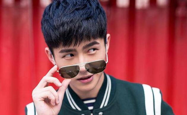 “流量小生”刘昊然童年照曝光 撞脸沙溢的儿子安吉(图)