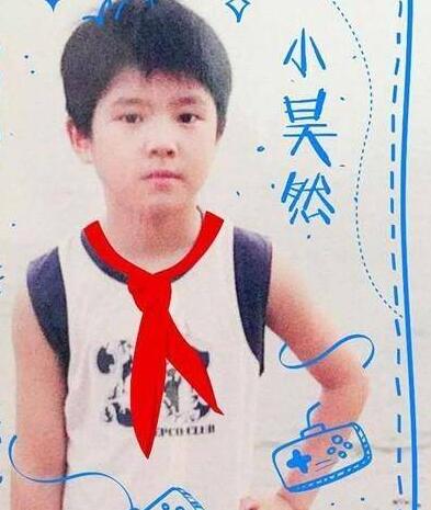 “流量小生”刘昊然童年照曝光 撞脸沙溢的儿子安吉(图)