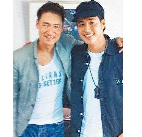 巨星的偶像!潘玮柏张学友合影