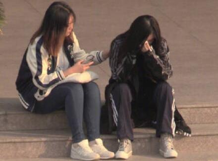 心疼哭了!徐冬冬痛哭看精神科 因《余罪》饰演