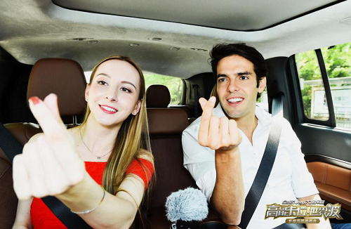 卡卡国内首秀综艺感十足 足球男神对镜头“比心撩妹”