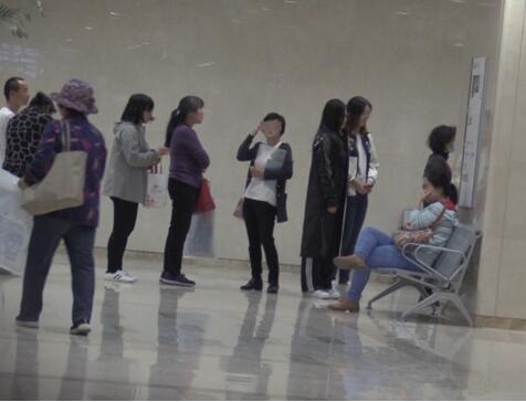 徐冬冬痛哭到底发生了什么 为什么会在医院门口放飞自我 