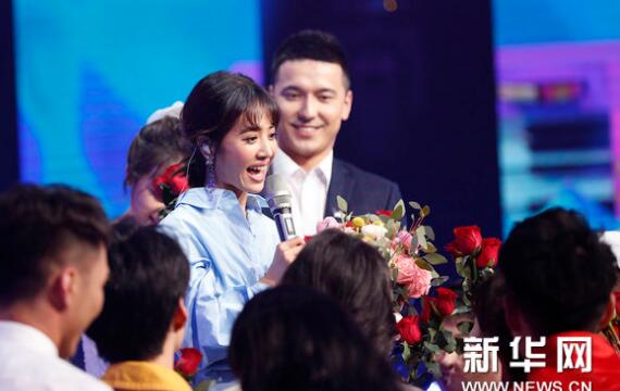 我想和你唱首播 蔡依林披白头纱不自禁热泪盈眶