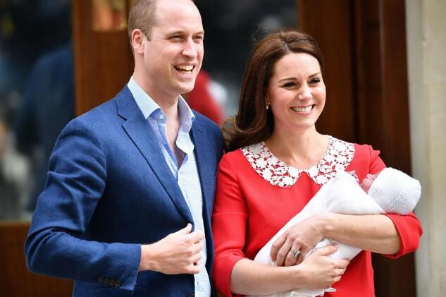 定了!英国小王子名字确定 产后仅7小时凯特王妃踩高跟鞋亮相