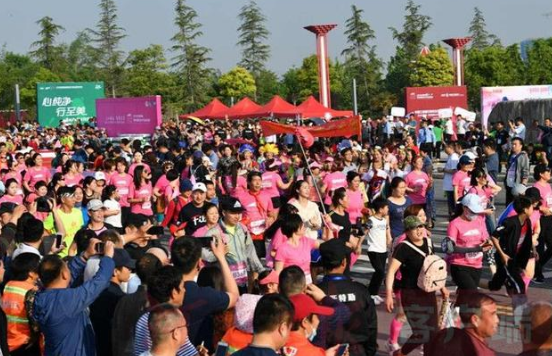 郑州女子马拉松赛 颜值很高啊 美女冠军73分抱走8000元大奖!