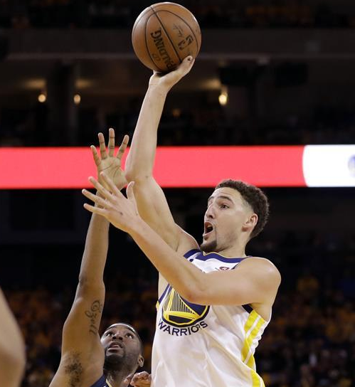 勇士大胜鹈鹕 对手弱的像菜鸡 这次可以大胆吃鸡了