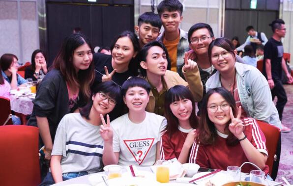 林宥嘉兑现承诺带粉丝吃宵夜 演唱会巡回2年在高雄巨蛋划下句点